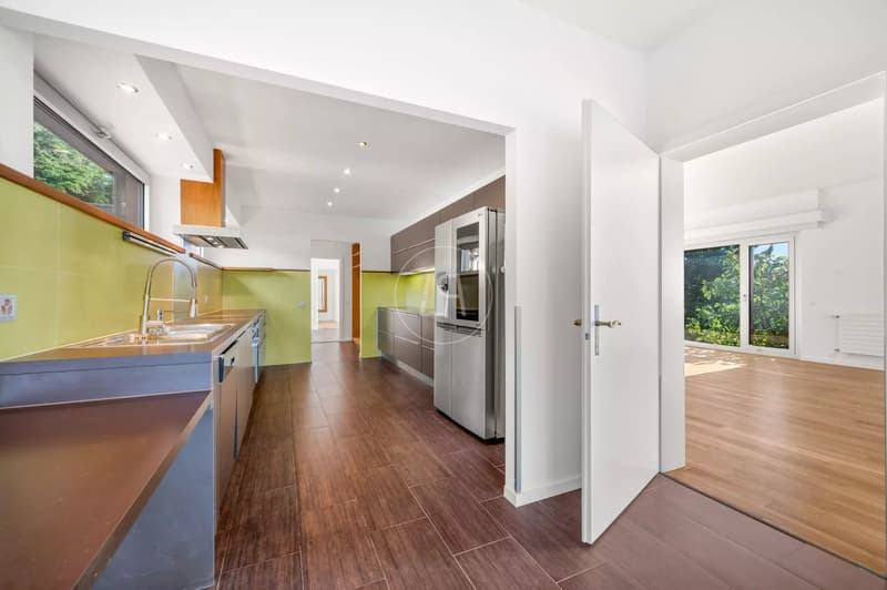 Proprietà contemporanea ristrutturata con vista panoramica a Chernex (7)