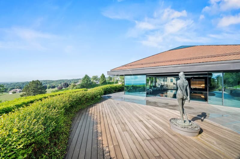 Traumhaftes Anwesen mit Seeblick und Innenpool in Givrins (9)