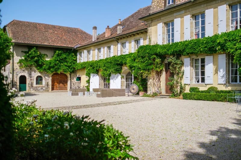 Historisches Schloss aus dem 18. Jahrhundert, 15.000 m2 Park, zwischen Lausanne und Nyon (4)