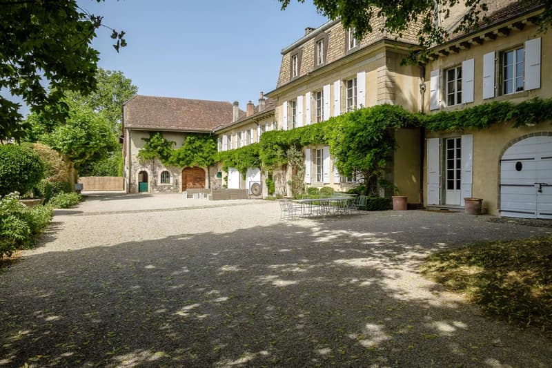 Historisches Schloss aus dem 18. Jahrhundert, 15.000 m2 Park, zwischen Lausanne und Nyon (11)