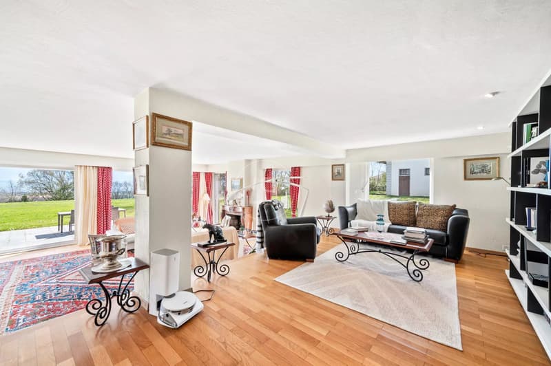 Bella proprietà familiare con tennis e vista sul lago, vicino a Morges (5)