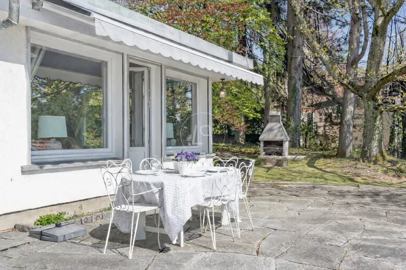 Superbe propriété familiale avec piscine et vue sur le lac à Epalinges (7)