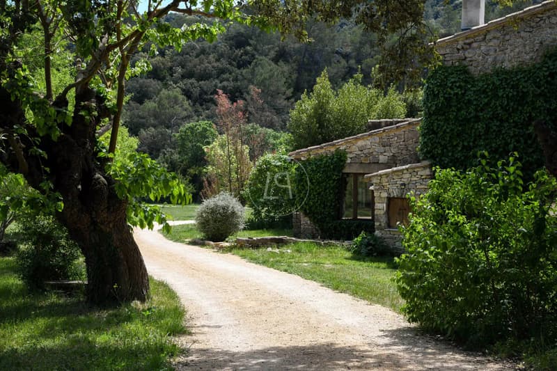 Superbe domaine de campagne de 7 hectares dans la région du Gard, France (2)