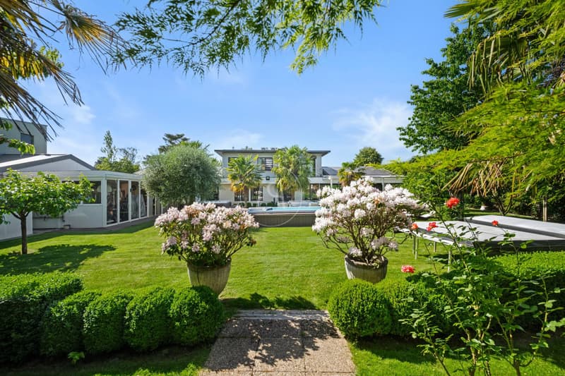 Superbe propriété contemporaine au calme, à Thônex (1)