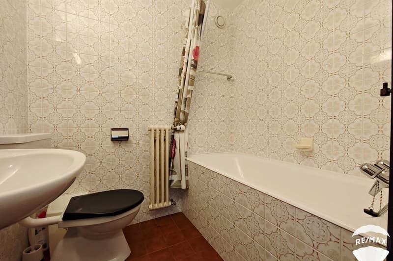 Apartment with 2.5 rooms, swimming pool and large carnotzet (11)