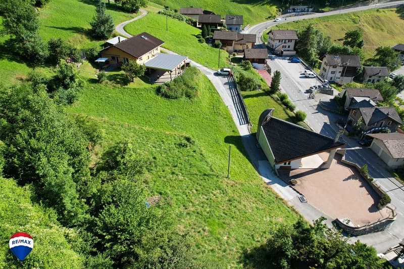 1 Villa-chalet with 2 apartments to be built. (3)