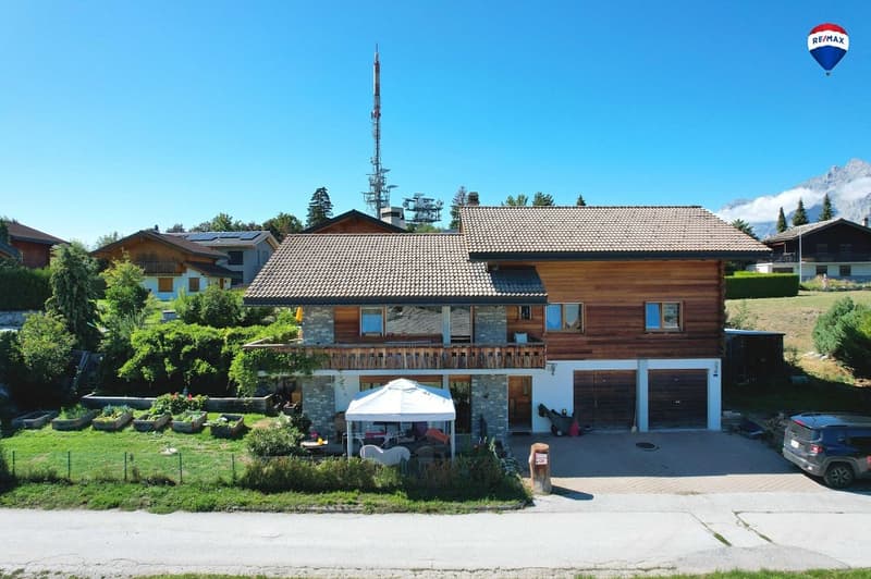 Villa-chalet de 6 pièces avec mezzanine et un studio (1)