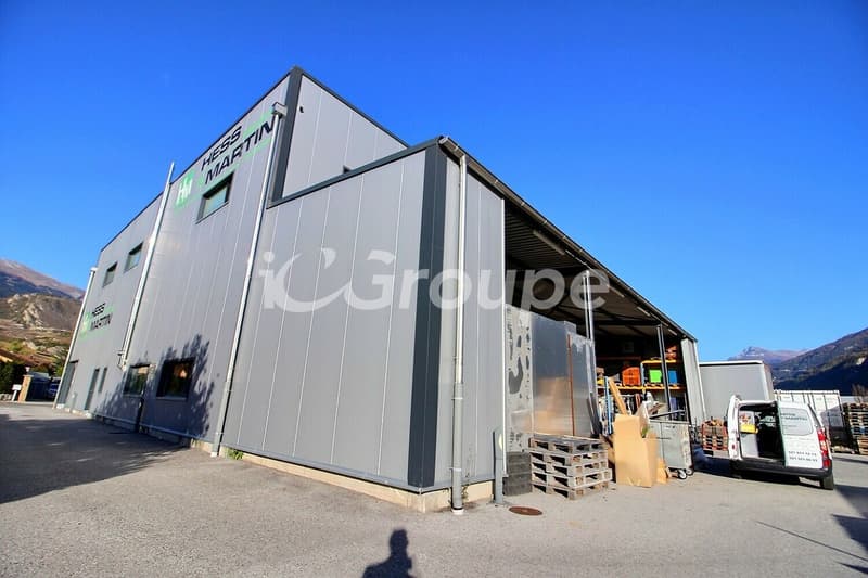 UVRIER - Halle industrielle de 955m2 avec showroom et atelier (12)