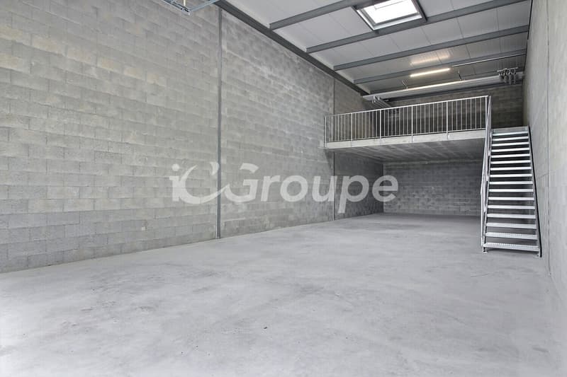 Grandi box di stoccaggio - 179 m²/ laboratorio a Saxon | Disponibili da subito (3)