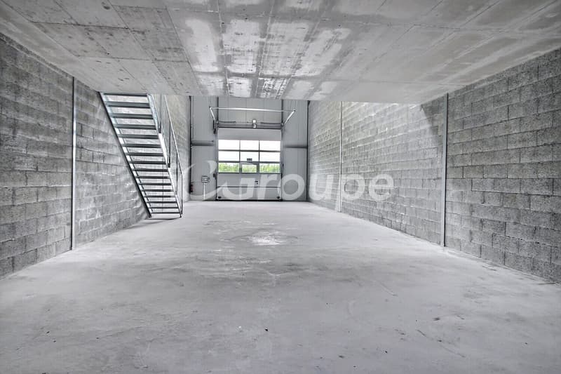 Grandi box di stoccaggio - 179 m²/ laboratorio a Saxon | Disponibili da subito (9)