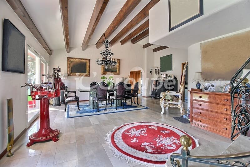 Exceptional property with parental suite and bright living spaces (3)