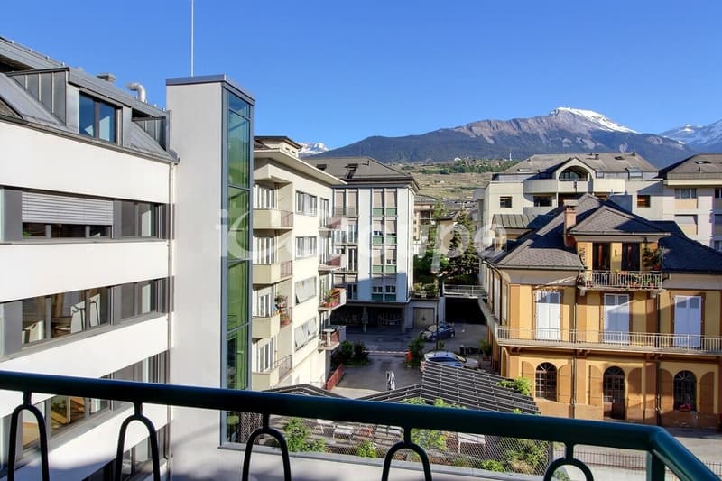 Wohnung mit 2.5 Zimmern renoviert zur Miete in Sion (5)