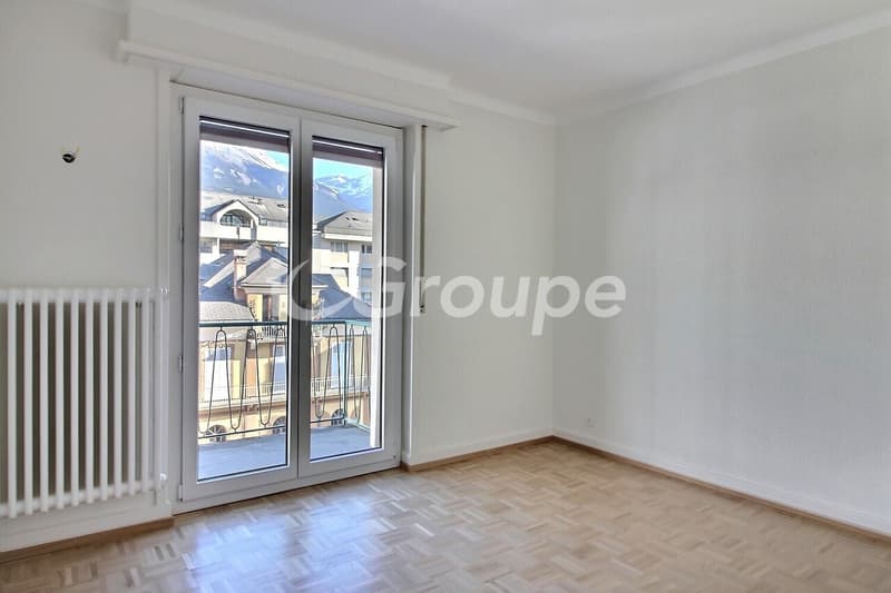 Wohnung mit 2.5 Zimmern renoviert zur Miete in Sion (3)