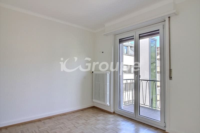 Wohnung mit 2.5 Zimmern renoviert zur Miete in Sion (4)