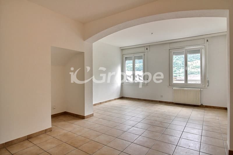 Beautiful standard apartment in good condition for rent in the city center (2)