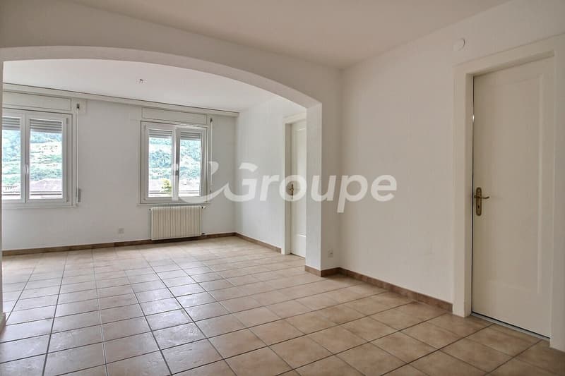 Beautiful standard apartment in good condition for rent in the city center (4)