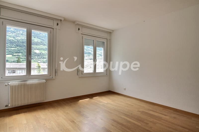 Beautiful standard apartment in good condition for rent in the city center (6)