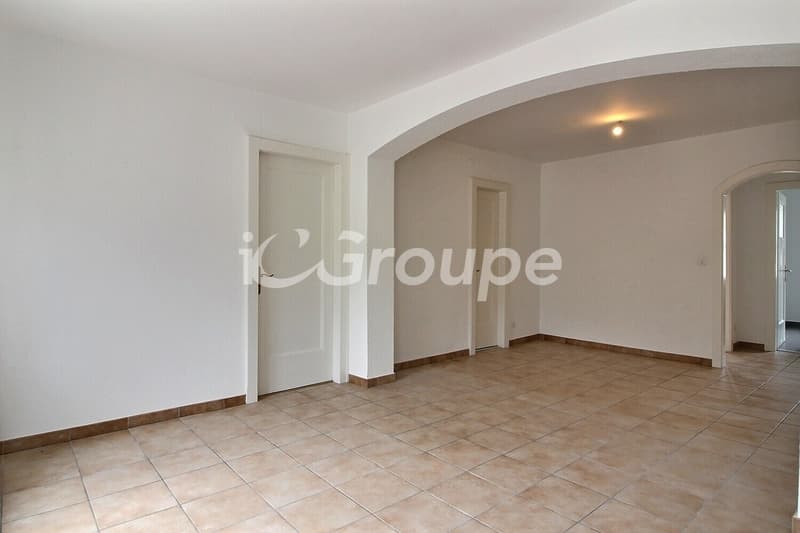 Beautiful standard apartment in good condition for rent in the city center (7)
