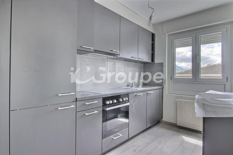 Schönes 3.5-Zimmer-Apartment renoviert zur Miete in Sion (6)