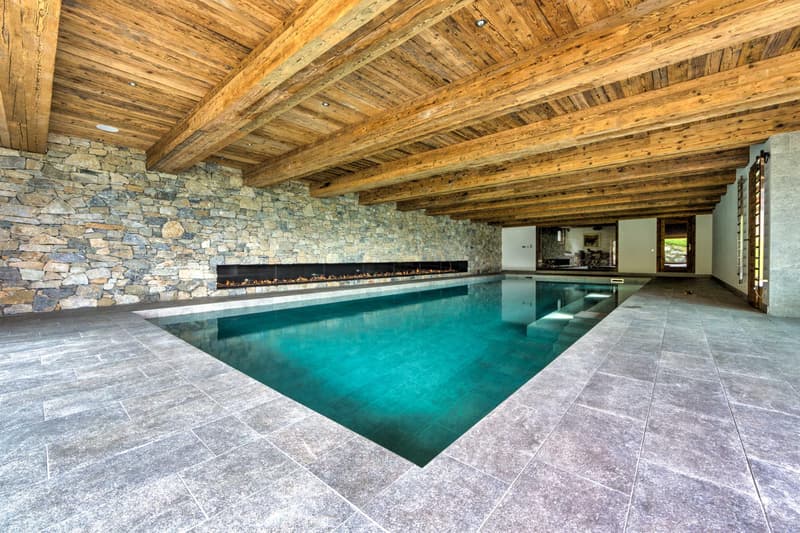 Luxueux chalet avec piscine intérieure ski in/out accessible à l'année (13)