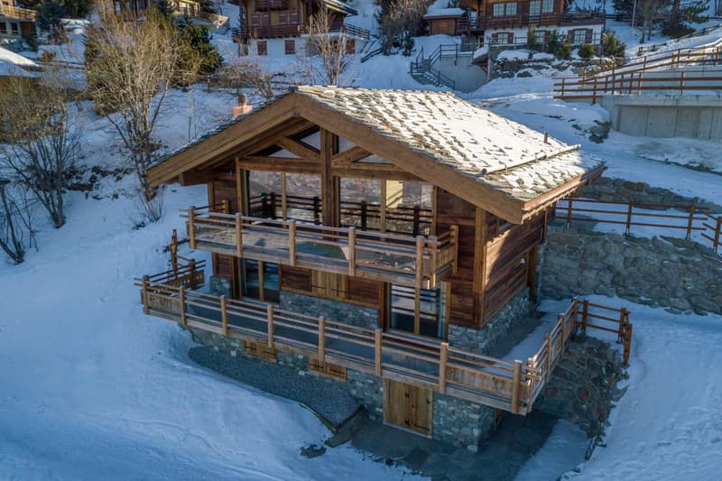 Magnifique chalet neuf ski in ski out en résidence principale (3)