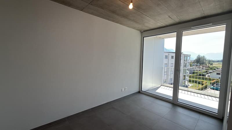 Amplio attico nuovo con grande balcone (7)