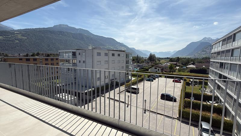 Amplio attico nuovo con grande balcone (11)