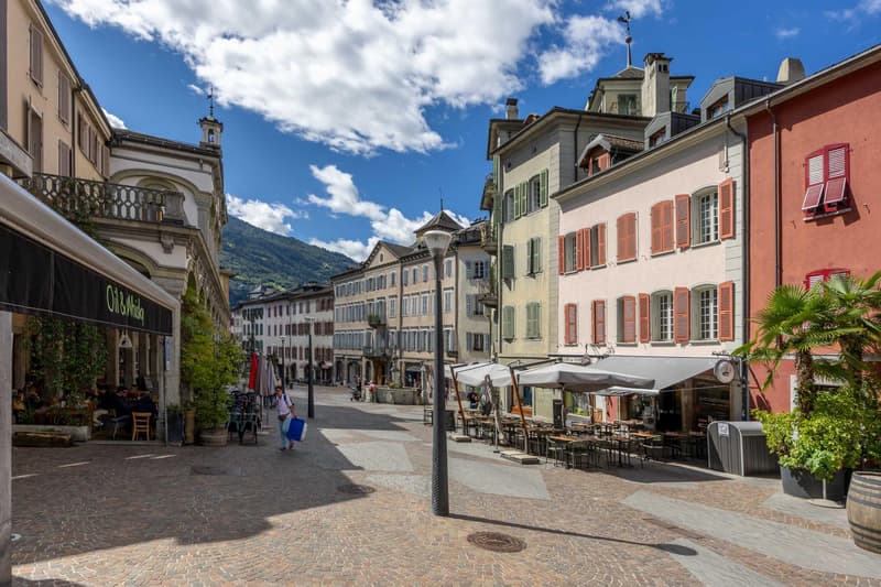 Reputable restaurant in the heart of the old town - sale with walls (8)