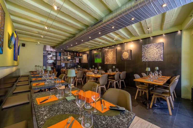 Reputable restaurant in the heart of the old town - sale with walls (3)