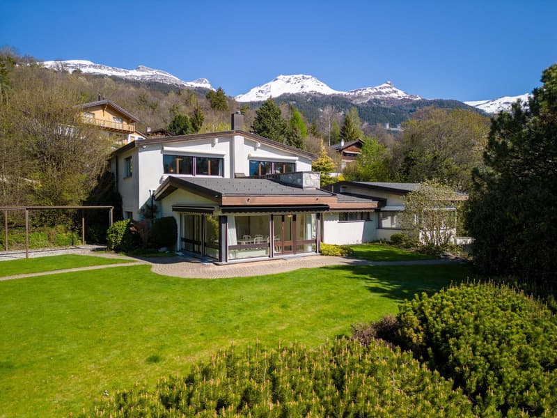 Luxurious property in a haven of greenery and peace (1)