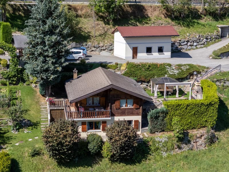 Charming chalet available as a secondary residence (2)