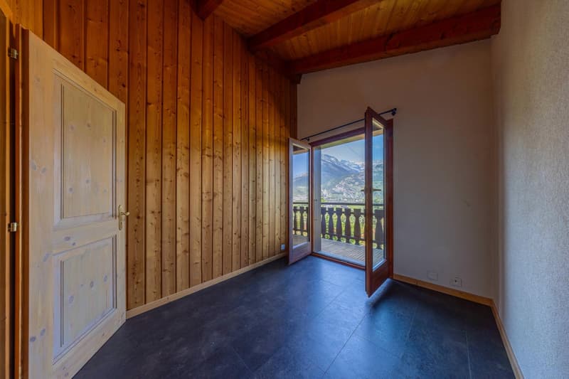 Villa con spazio benessere circondata da albicocchi (10)