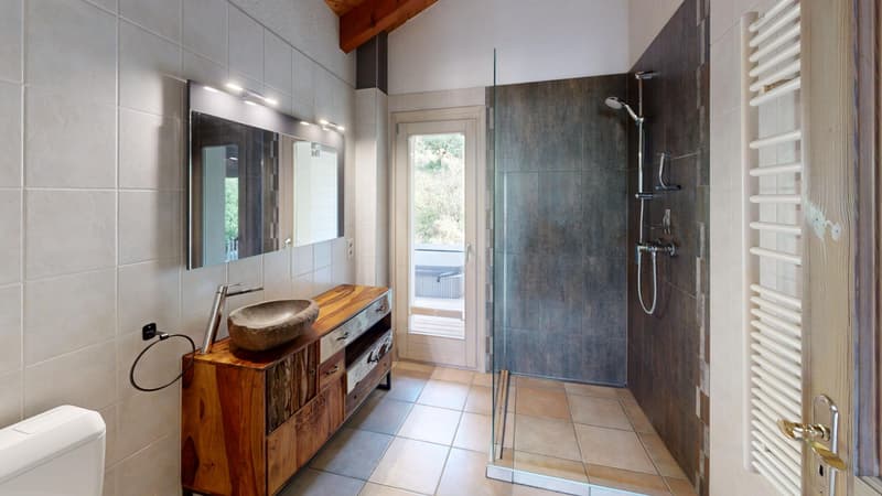 Villa con spazio benessere circondata da albicocchi (11)