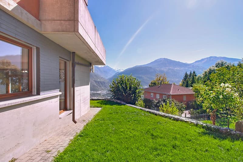 Semi-Detached House & Independent Apartment - Exceptional View (11)