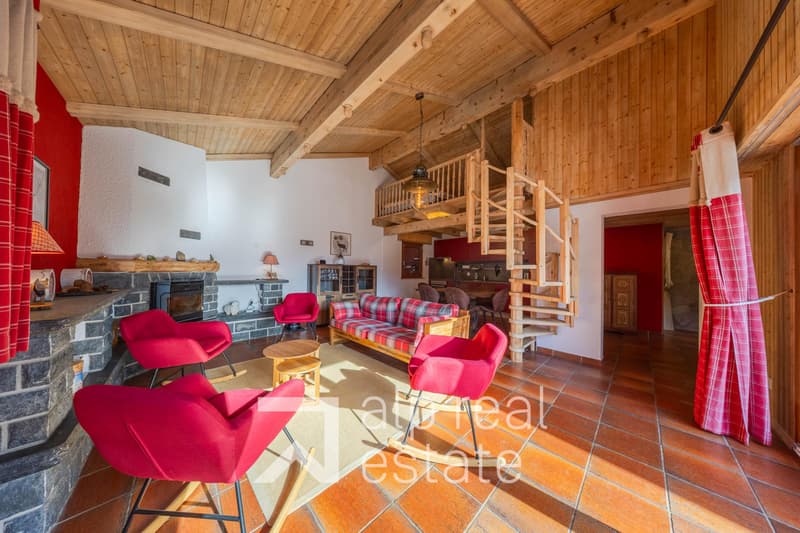 Renovated semi-detached chalet in the heart of the station (1)
