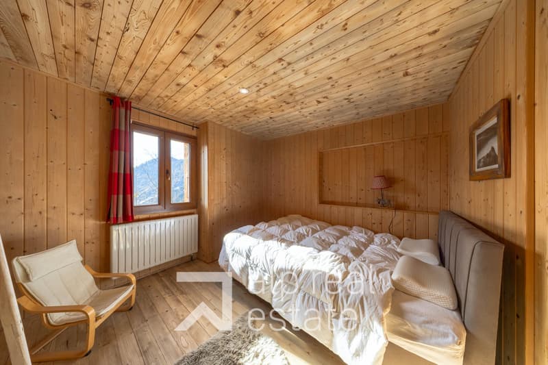 Renovated semi-detached chalet in the heart of the station (4)