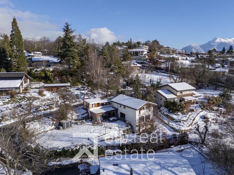 Bella casa familiare con veranda riscaldato e vista aperta (2)