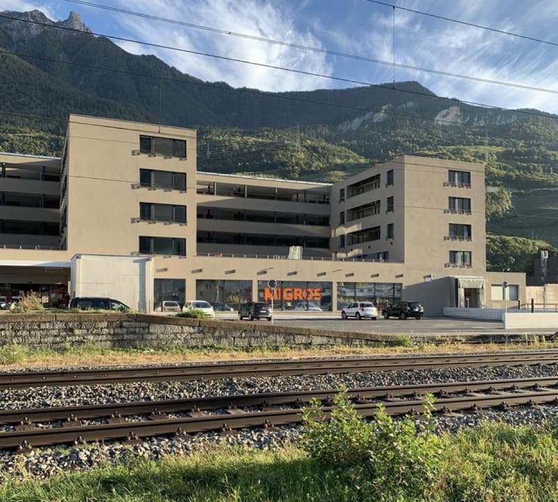 New commercial spaces in front of the train station (3)