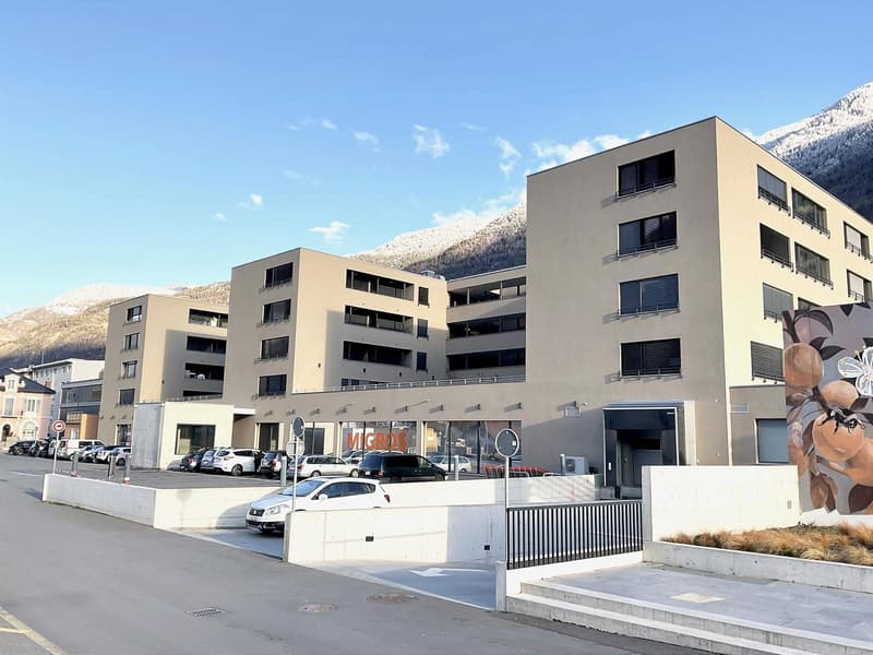 New commercial spaces in front of the train station (2)