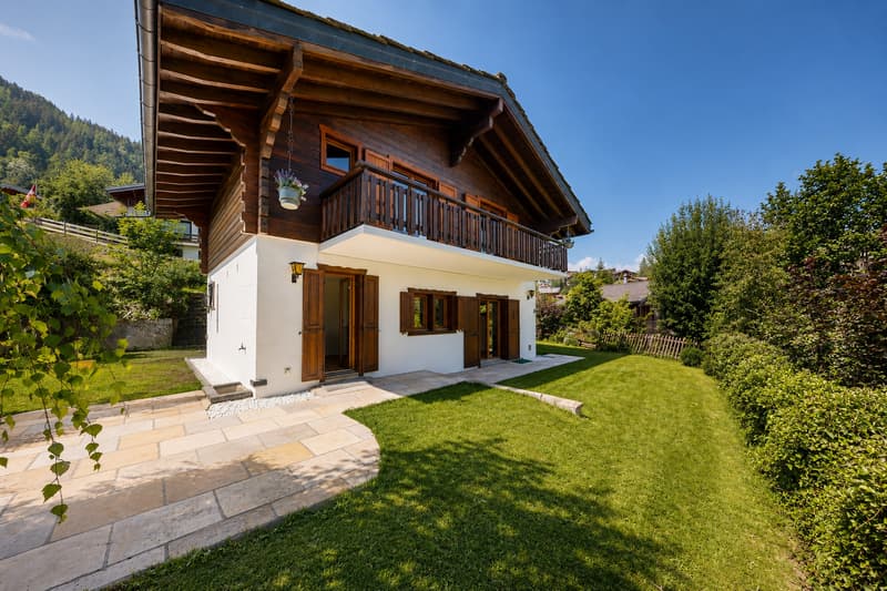 Wunderschönes renoviertes Chalet nur wenige Minuten vom Zentrum (2)