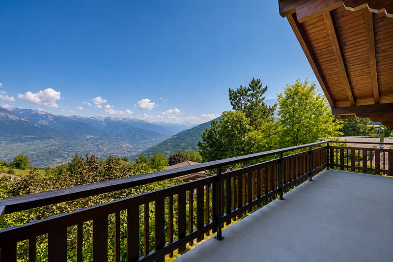 Wunderschönes renoviertes Chalet nur wenige Minuten vom Zentrum (3)