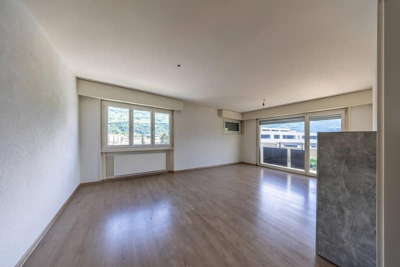 Grand appartement de 4.5 pièces avec balcon (2)
