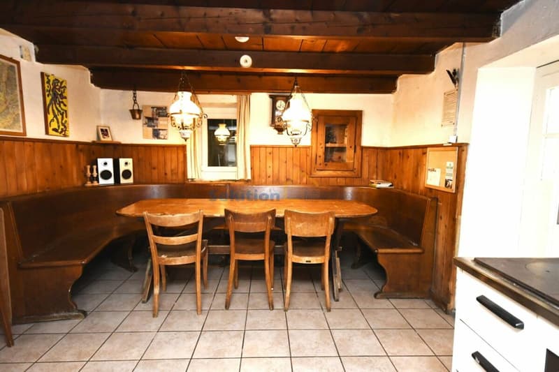 Molto grande chalet, ideale per una ristrutturazione (11)