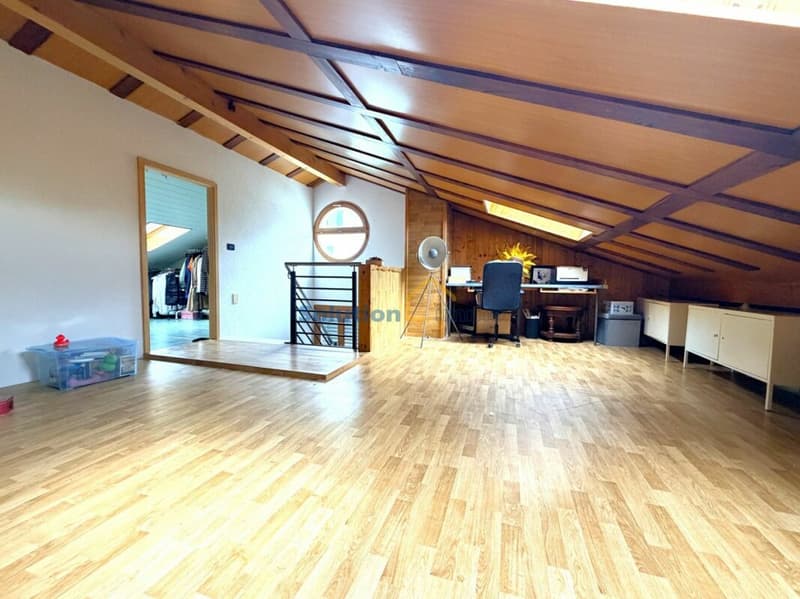 Large adjacent villa with 6,6 rooms (10)