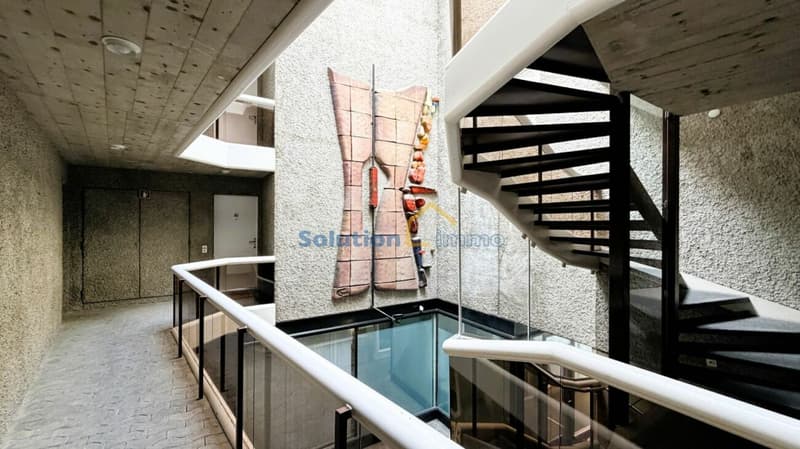 For investors: two apartments and an office, benefiting from a central location (2)