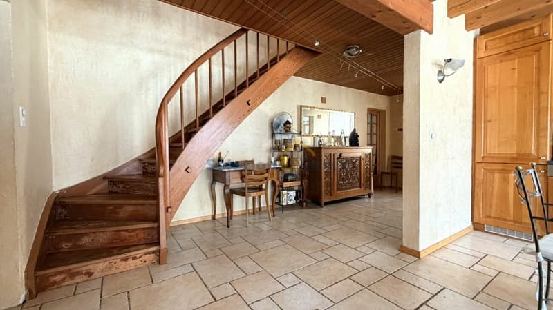 Grande maison villageoise au centre de Vouvry (8)