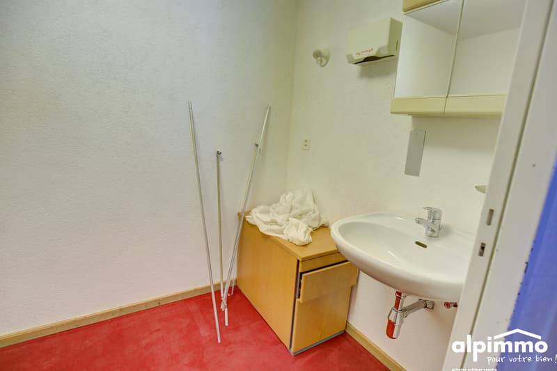 Appartement spacieux avec potentiel de rénovation à 100m des remontées (11)