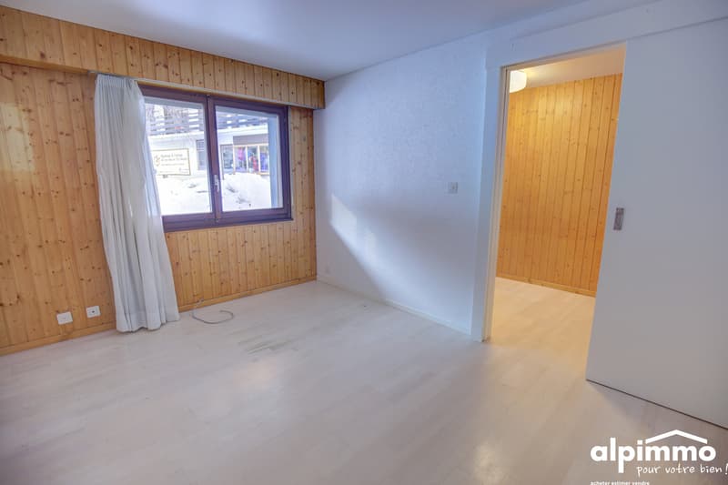 Appartement spacieux avec potentiel de rénovation à 100m des remontées (8)