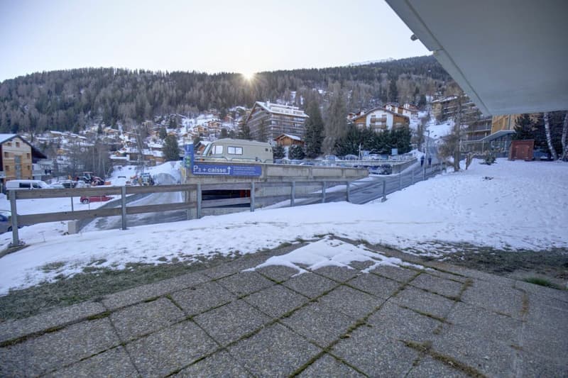 Spacious flat with renovation potential 100m from the ski lifts (19)