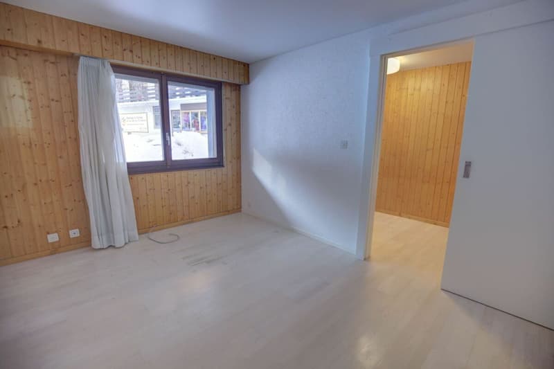 Spacious flat with renovation potential 100m from the ski lifts (8)